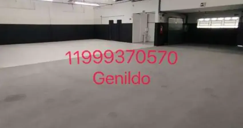 Galpão com 400m2 300 de área fabril , plataforma e rampa ,4 salas, 2 suites,3 vagas, trifásico fl55