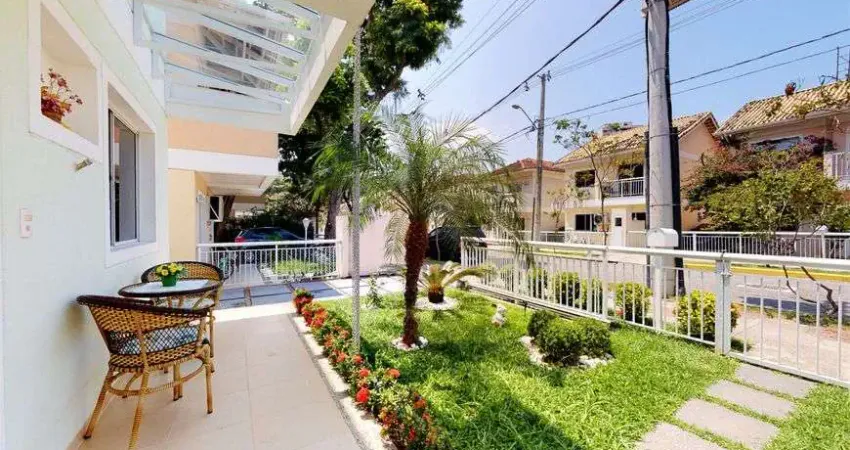 Linda casa (não gemina) 4 qtos (suíte) 3 vgs quintal c churrasq e espaço fazer piscina lazer cond.