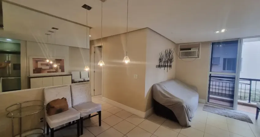 Em condominio tipo resort e junto à comércio e colégios de qualidade, além de condução na porta, vc encontra esse lindo 2 qts td planejado com bom gosto e qualidade! apto silencioso e proximo à td