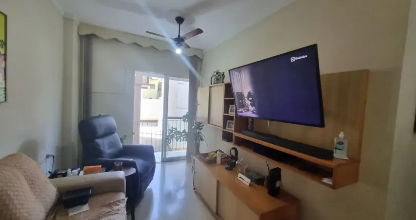 Excelente 2 quartos c sacada sala em 2 ambientes em l, quarto maior com armário grande, cozinha planejada e uma área externa bacana, com mt verde