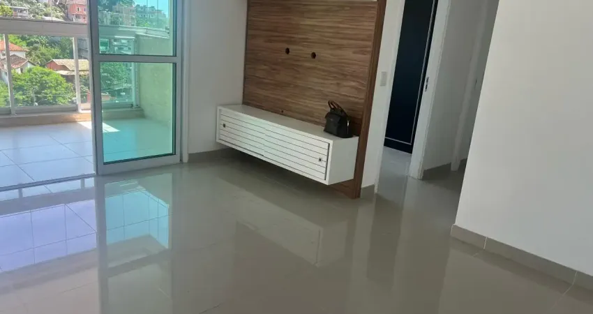 Excelente 2 qts em condomínio tipo resort, mt espaçoso, organizado e charmoso. r$ 400k valor mt bom pro imóvel. vem comigo conhecer.