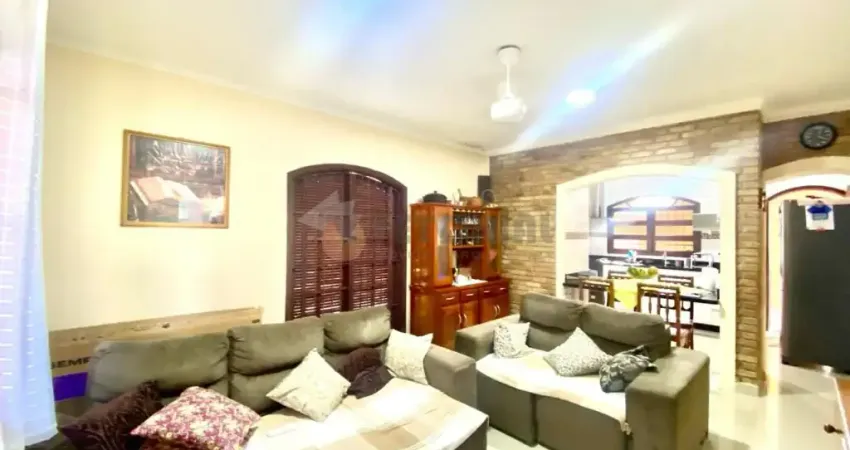 Casa de 170 m2 de contrução na região pontal santa marina, próximo ao shopping serramar, hospital regional e todo comercio local.