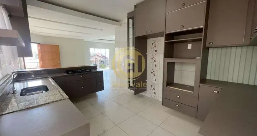 Casa oferece 3 dormitórios sendo 1 suíte, 160 m² de área construída - no bairro jardim terras de são joão - jacareí/sp.