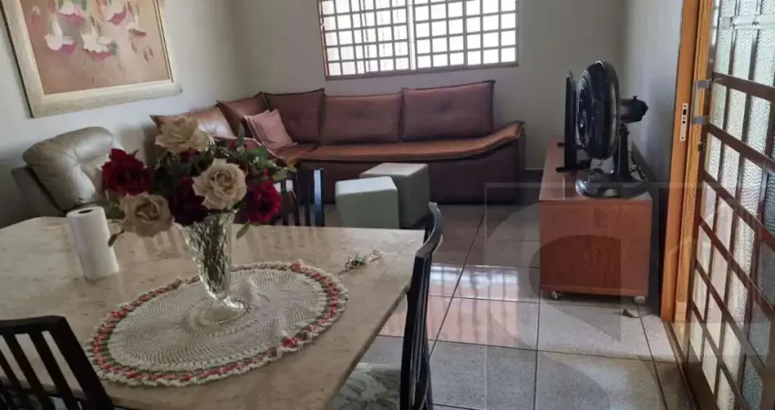 Casa para venda em uberlândia, distrito industrial, 3 dormitórios, 1 suíte, 2 banheiros, 2 vagas