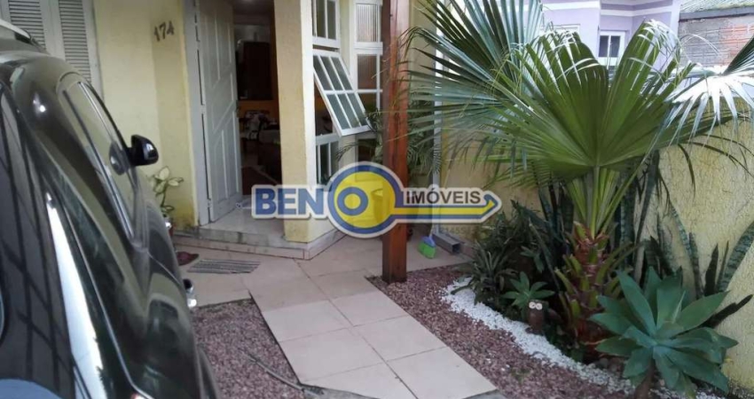 Casa com dois dormitorios, patio frentes e fundos a venda em Gravataí.