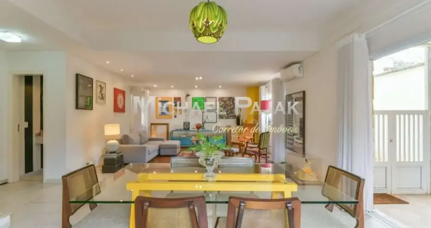 Casa em condomínio com 4 quartos