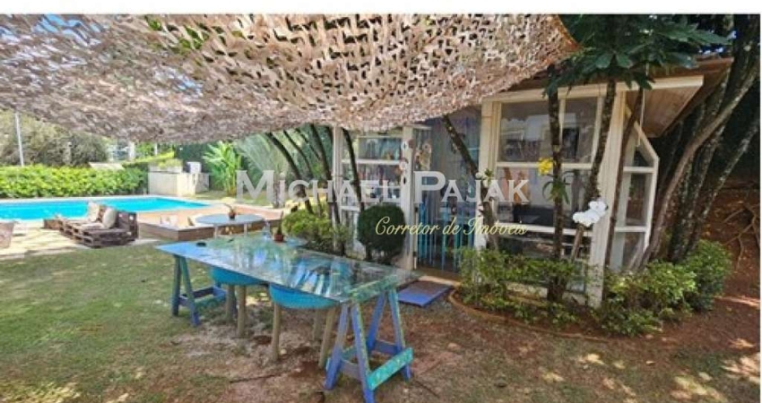 Casa no condomínio Morada das Fontes para venda com 6 quartos, sendo 4 suítes, 758m²