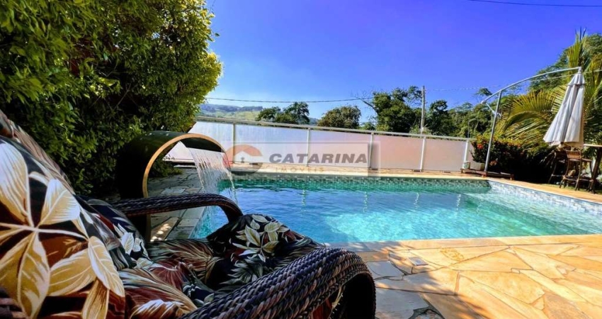 Belíssimo Chalé  em condominio fechado!!