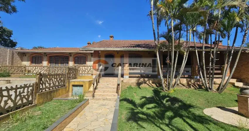 Linda chácara localizada em Mairinque-SP!