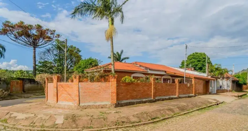 Casa com 3 quartos à venda na Rua Oiampi, 420, Guarujá, Porto Alegre