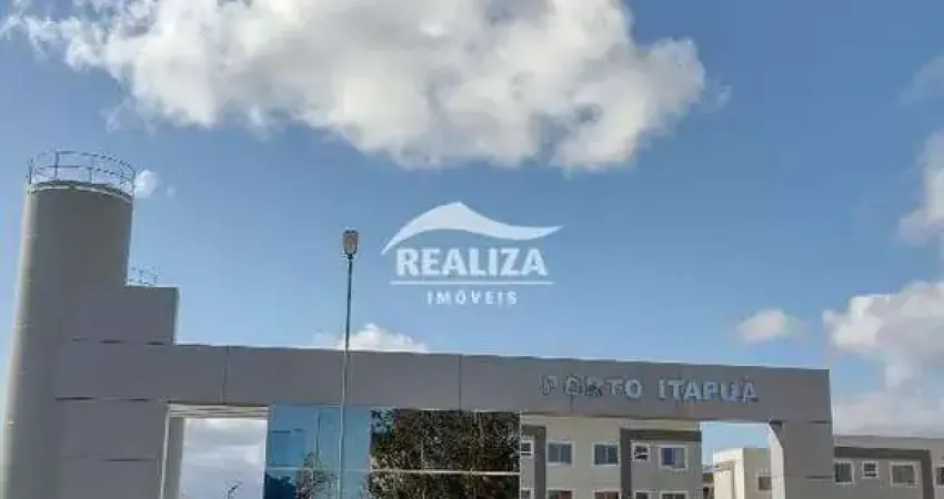 Apartamento térreo com duas áreas de pátio no condomínio porto itapuã