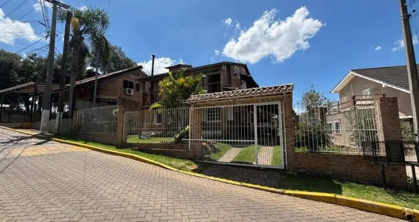 Casa no cantegril, 4 dorm. sendo 3 suítes, amplo estar e piscina
