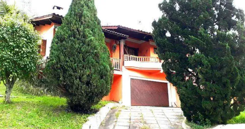 Belíssima casa, terreno plano, 3 dorm c/ suíte, pátio c/ piscina