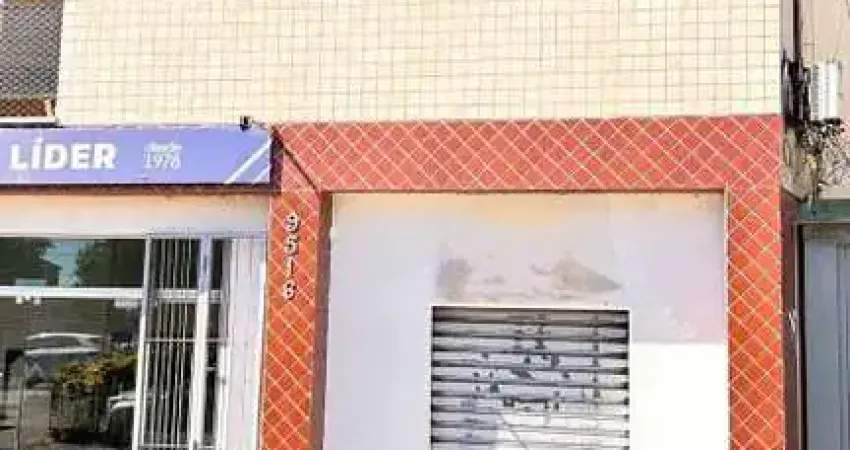 Loja com 30 m², localizada às margens da rodovia tapir rocha.