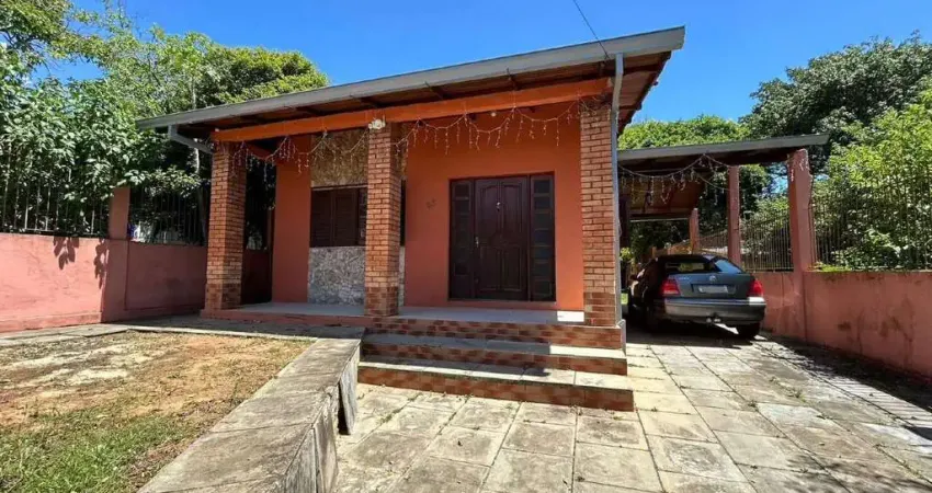 Belíssima casa à venda com 3 dormitórios, sendo 1 suíte no térreo!