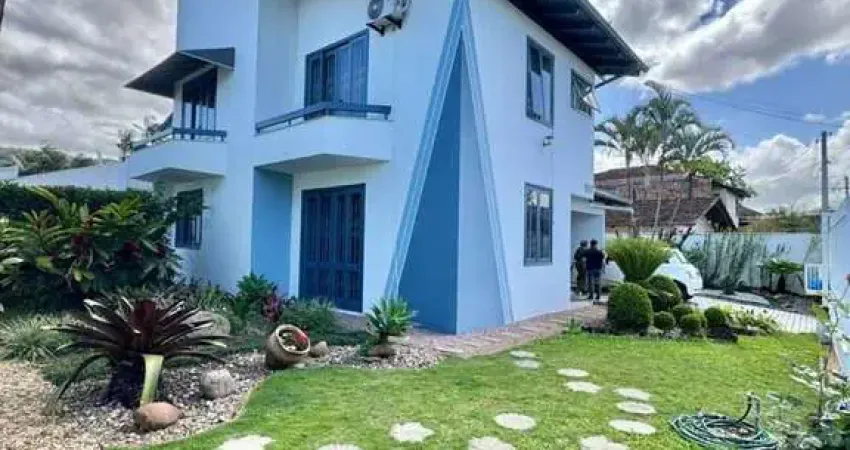 Casa com 5 quartos à venda na Rua Germano Gunther, Iririú, Joinville