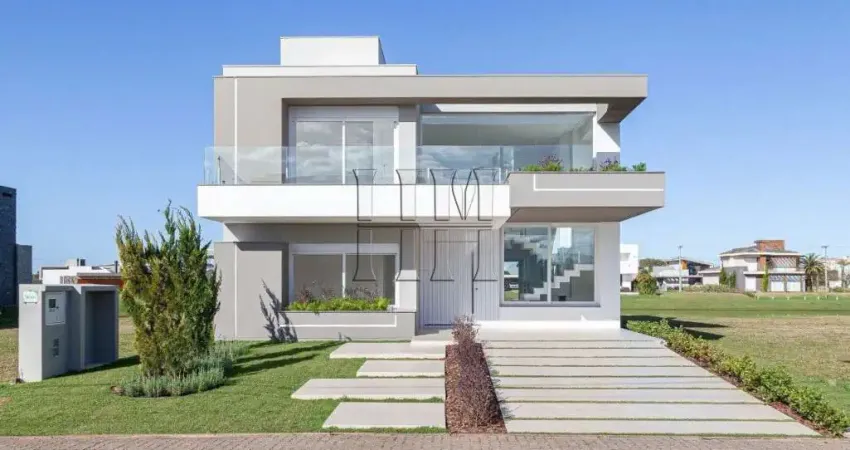Casa 4 Quartos com 3 Suítes e 308m² - Reserva das Águas