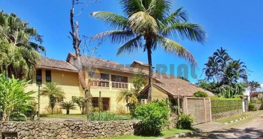 Sobrado à venda em Caraguatatuba, Martim de Sá, com 6 quartos, 550,00m²