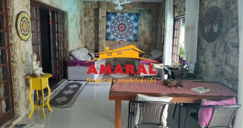 Casa com 4 quartos à venda na Avenida Ângelo Bianconi, Jardim Realce, Suzano