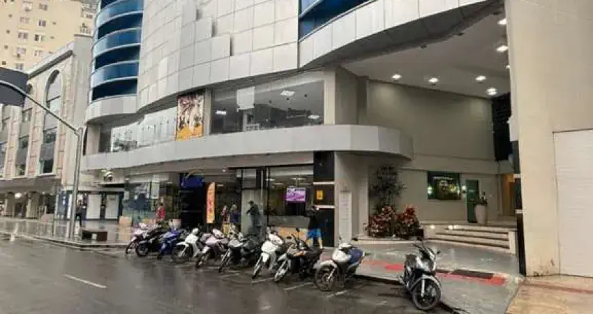 Excelente oportunidade! Apartamento para locação no Centro de Balneário Camboriú-SC: 3 quartos, 1 suíte, 2 salas, 4 banheiros, 2 vagas de garagem e 120m².