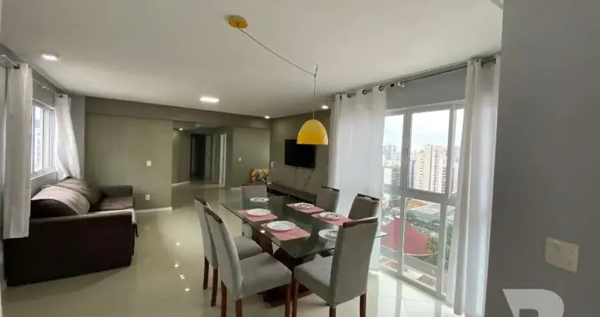 Apartamento de 3 quartos no Centro de Balneário Camboriú-SC: 130m², 1 suíte, 2 salas, 3 banheiros, 2 vagas de garagem.