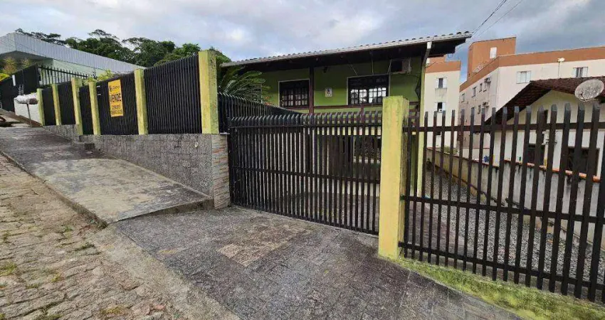Casa com 3 dormitórios à venda, 200 m² por R$ 800.000,00 - Velha - Blumenau/SC