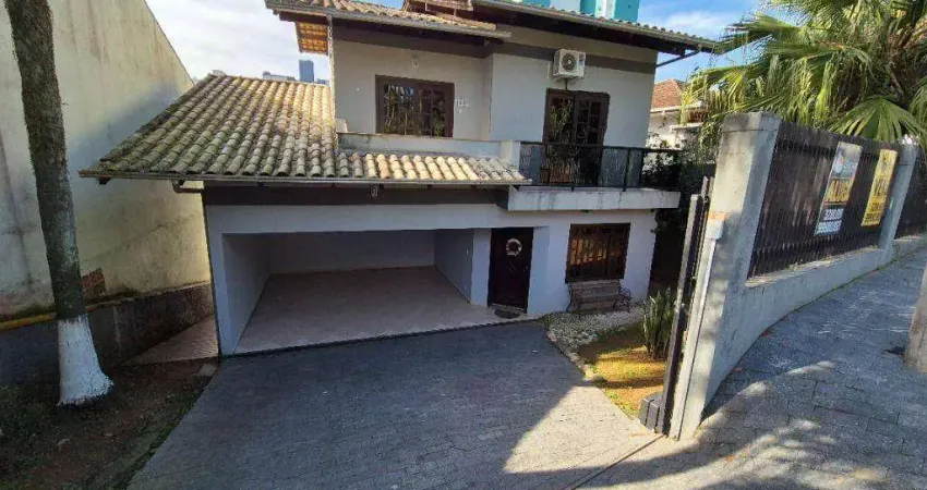 Casa com 3 dormitórios, 208 m² - venda por R$ 790.000,00 ou aluguel por R$ 4.590,00/mês - Escola Agrícola - Blumenau/SC