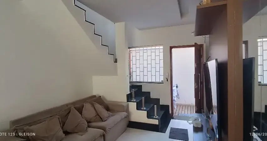 Casa Geminada Coletiva 2 quartos e 2 banheiros e 1 vaga livre, coberta e demarcada