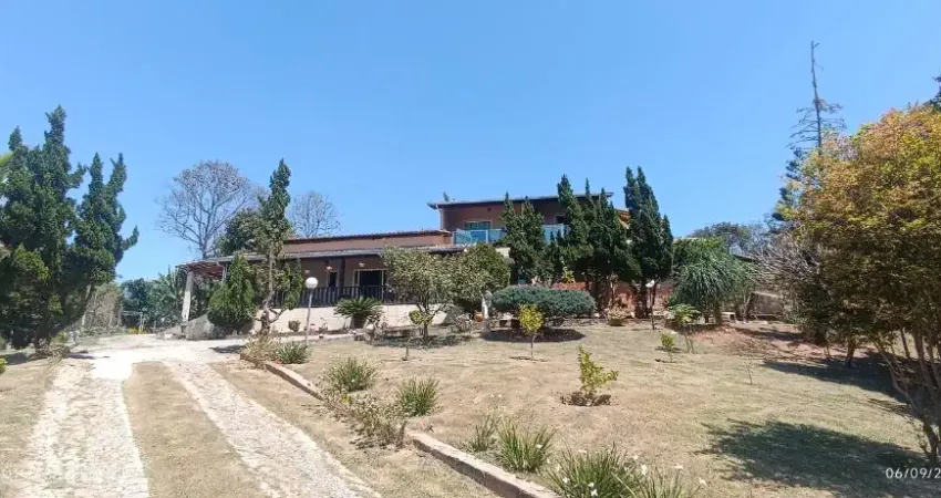 Casa em condomínio fechado recanto dos pássaros com área de 2.550 m²