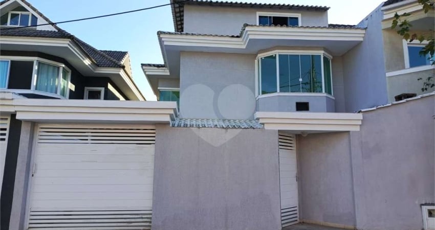 Condomínio com 3 quartos à venda ou para locação em Vargem Pequena - RJ