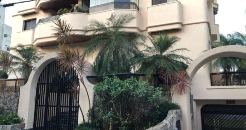 COBERTURA NO GUARUJÁ, SEMI MOBILIADO, ÁREA GOURMET, PISCINA, 03 VAGAS !!