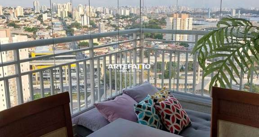 São 3 dormitórios, lavabo, ao todo são 3 banheiros, suíte Master,varanda gourmet