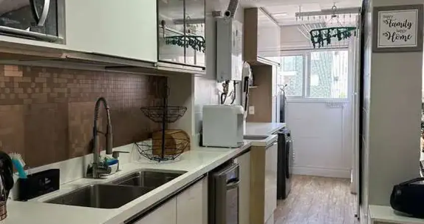 São 92m2, 2 vagas, 3 quartos, 1 suíte mais 2 banheiros, Está muito lindo !!!