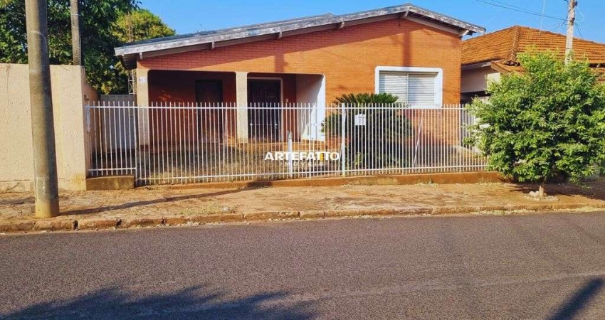 Casa com 4 dormitórios no Centro em Neves Paulista/SP