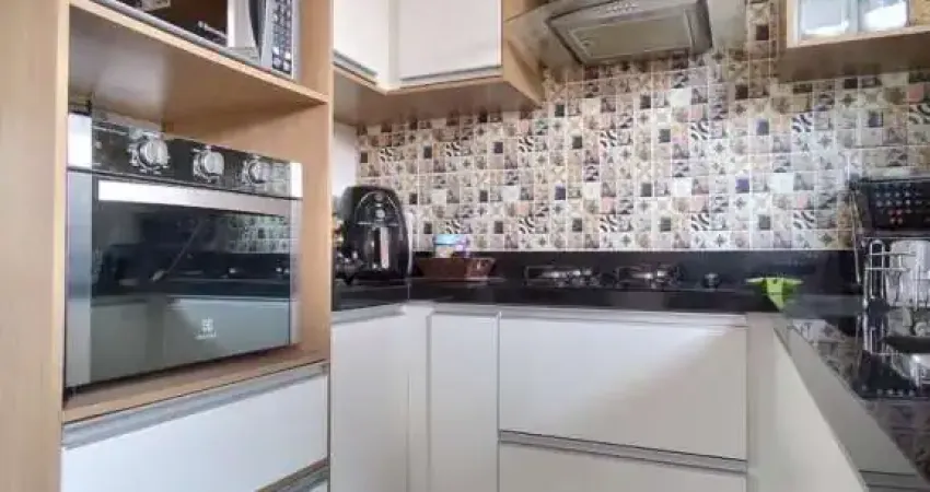 Lindo Sobrado em condomínio de 02 Dormitórios com cozinha planejada - Mobiliada!