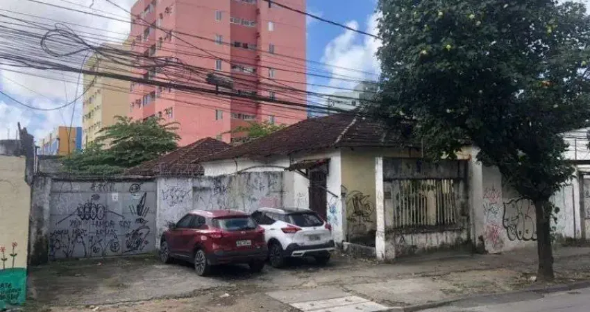 Casa com 5 quartos, galpões, estacionamento com 600.00m2 em recife, macaxeira