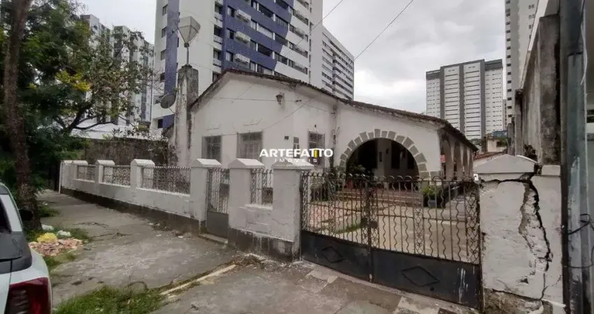 Casa Grade Ideal para Família Grande e ou Comércio - No Coração do Espinheiro