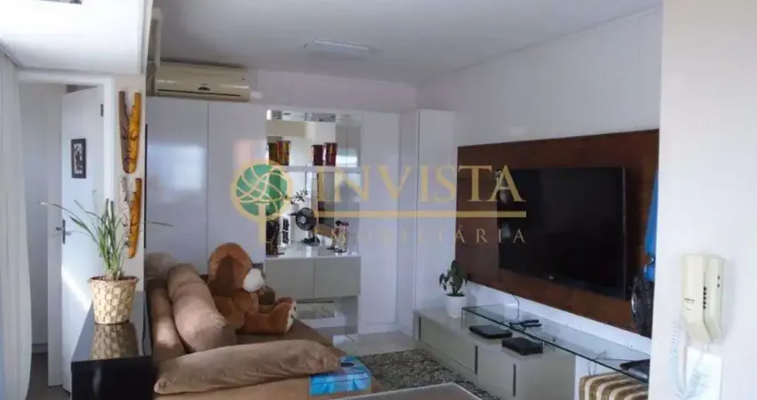 Duplex, terraço privativo com piscina, 2 quartos e 2 vagas à venda na Trindade.