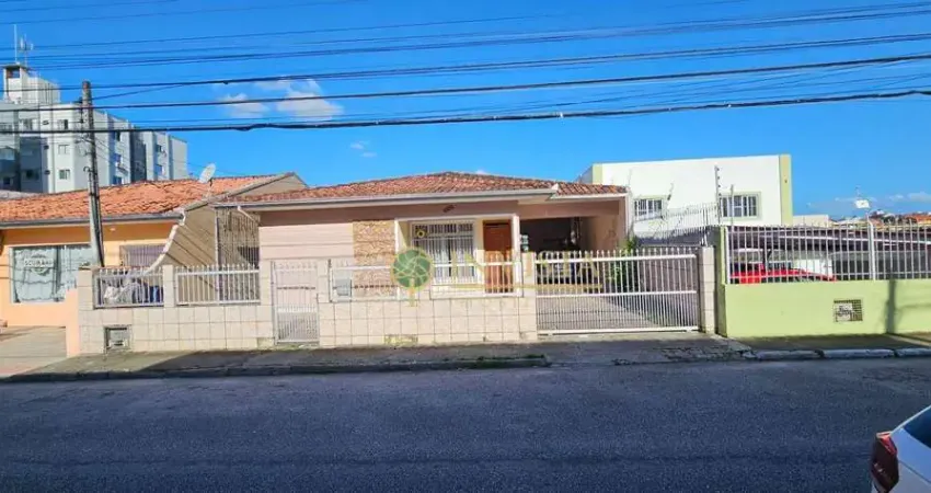 À venda | 241 m², 3 quartos, amplo quintal e 3 vagas - barreiros,  em são josé