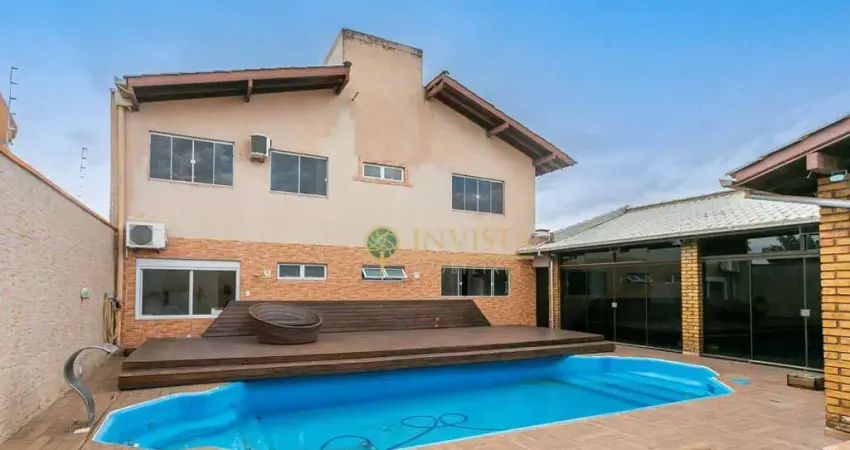 5 quartos, sendo 4 suítes, espaço lazer com piscina e 9 vagas de garagem na praia do campeche - á venda em florianópolis