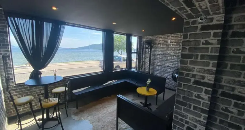 À venda | Pousada com Rentabilidade Mensal, 94 m², 7 quartos - De frente para Lagoa da Conceição, em Florianópolis.