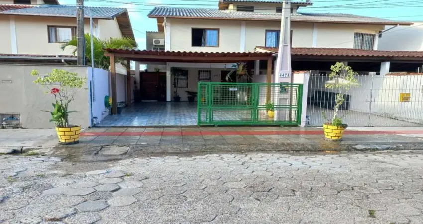Casa com 3 quartos à venda na Avenida Mário José Mateus, 447, Bela Vista, Palhoça