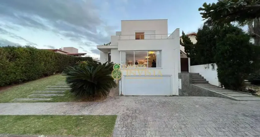 À venda na praia de jurerê internacional! alto padrão, piscina privativa, 430m², 4 suítes e 6 vagas de garagem.