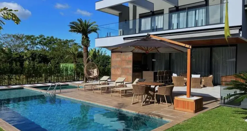 À venda | 600 m², alto padrão, piscina, varanda gourmet, 4 suítes e 4 vagas - praia de jurerê internacional, florianópolis.