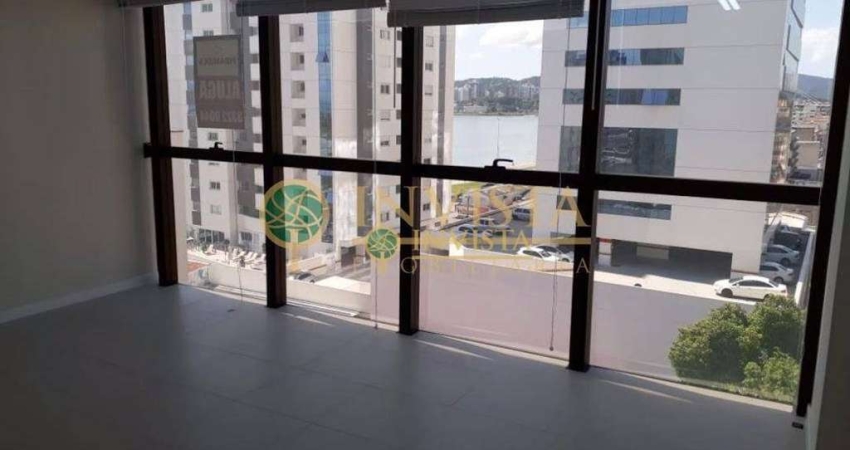 Sala comercial com vista para a Beira Mar continental no Estreito