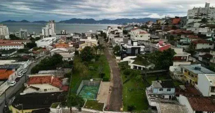 Terreno em condomínio fechado à venda na Rua Marcelino Simas, 349, Estreito, Florianópolis