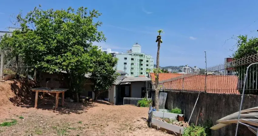 Terreno à venda na Rua Araci Vaz Callado, 1636, Estreito, Florianópolis