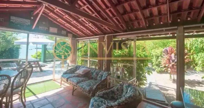 À venda | 1550 m², Frente Mar, 10 vagas de garagem - Sambaqui, em Florianópolis.