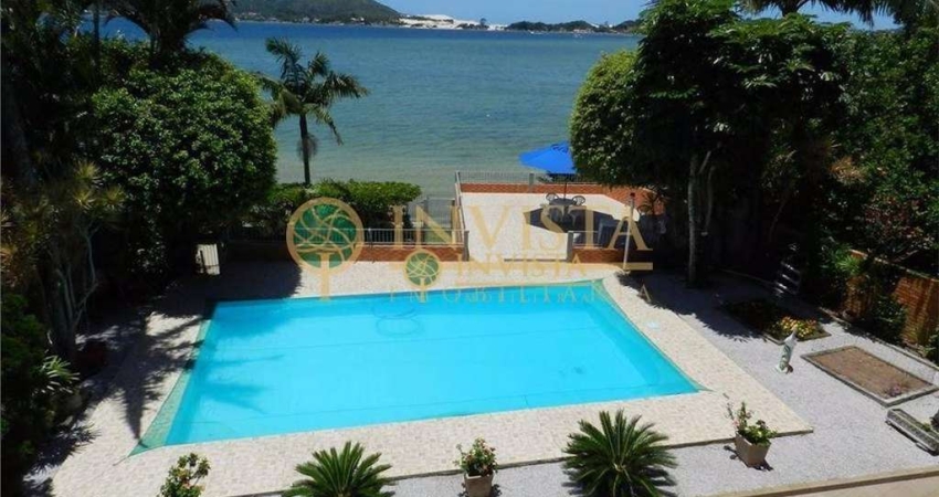 À venda | Casa com piscina, 7 quartos sendo 2 suítes, hidromassagem e sacada - Lagoa da Conceição, em Florianópolis.