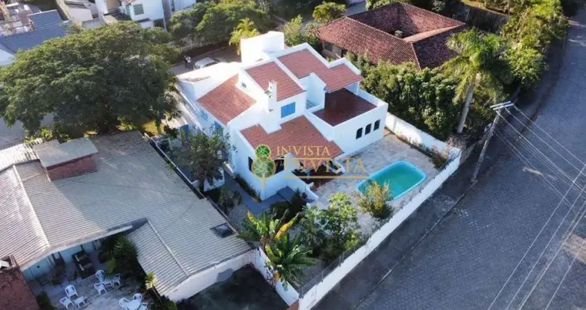 À venda | casa de 346 m², 5 quartos, piscina privativa e 4 vagas – com vista para a lagoa da conceição, florianópolis